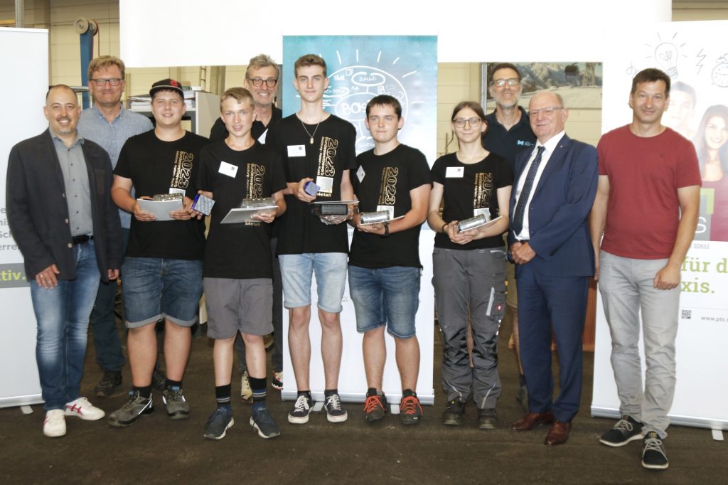 Siegerehrung: Die besten Teilnehmer:innen beim Bundeswettbewerb 2023 der Polytechnischen Schulen im Fachbereich Metall