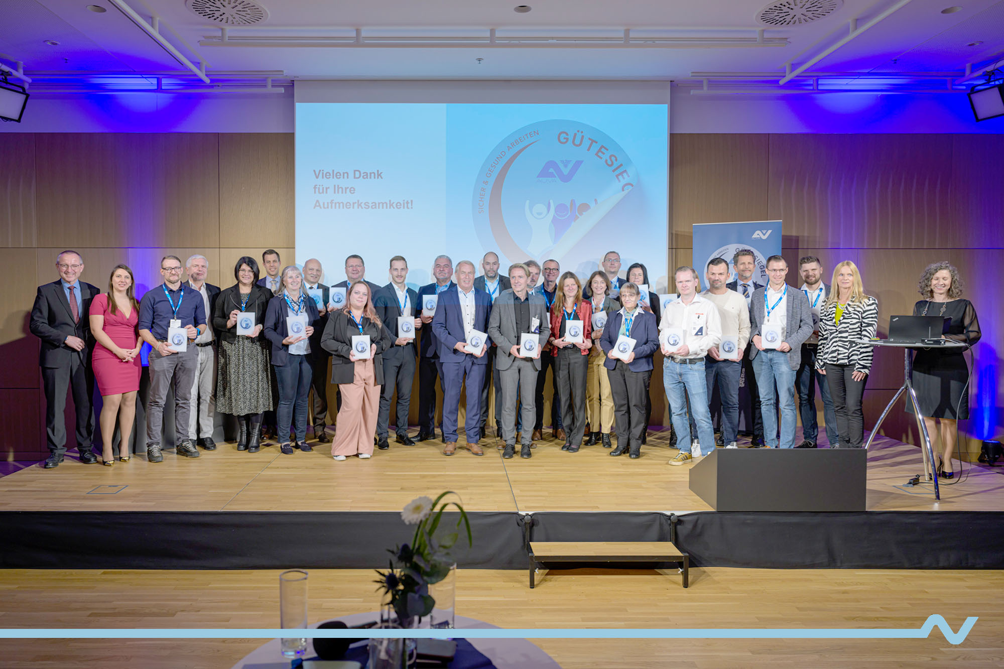 AUVA-Gütesiegel-Verleihung 2023: Gruppenbild der ausgezeichneten Unternehmen
